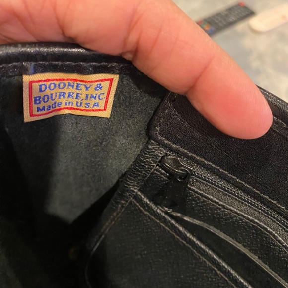 **SOLD**Vintage Dooney & Bourke All-Weather Leather Essex Shoulder Bag black - Picture 5 of 6